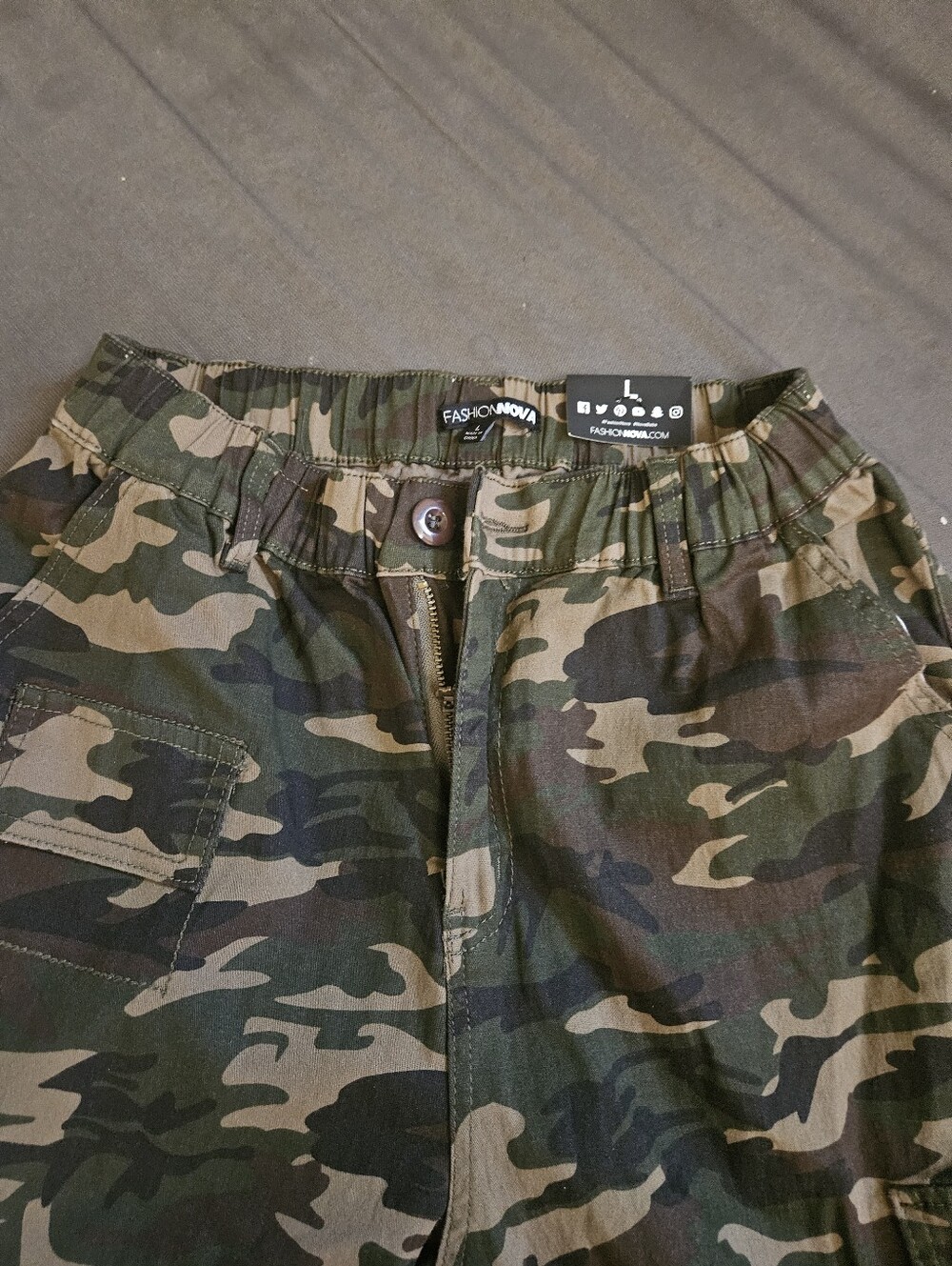 Fashion Nova Camo Cargo Pants Size L - Picture 3 of 7